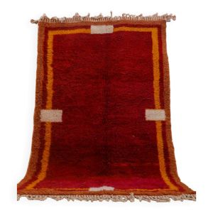 Tapis berbère shaggy rouge cerise bordeaux minimaliste