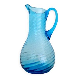 Pichet en verre torsadé bleu