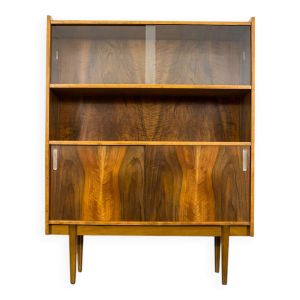 Vitrine en noyer, type 1050, Pologne, années 1960