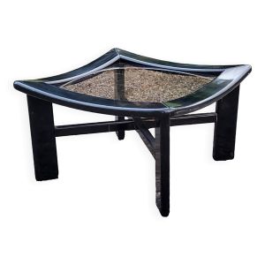 Table basse design des années 70 en bois laqué noir plateau en verre fumé