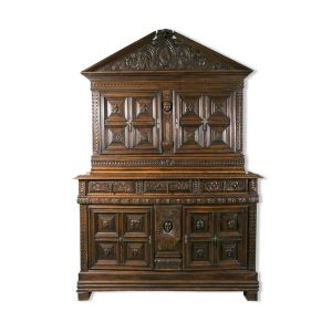 Meuble buffet du 17ème siècle noyer sculpté grande décoration