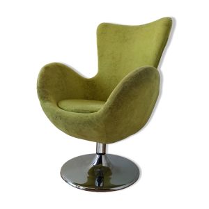 Siège baquet en chrome et vert.