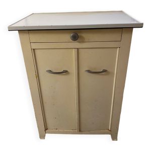 Buffet bas des annees 40/50 en tole emaillee avec 2 portes et tiroir