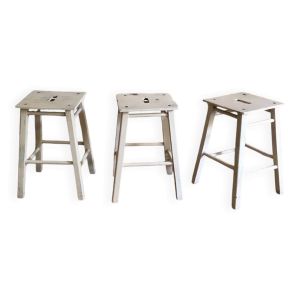 Petits tabourets anciens en bois