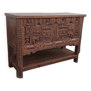 Coffre haut ancien en bois