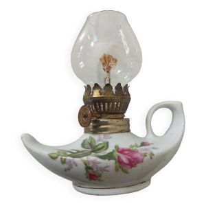 Lampe à huile en porcelaine, lanterne décorative. Lampe à kérosène miniature, lampe à poser. Décor fleurs roses vintage. Lampe d'Aladdin