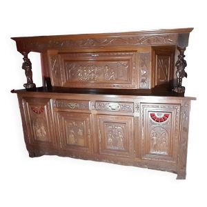 Meuble breton buffet 2 corps  sculpté par un artisan breton en chêne avec 2 clés