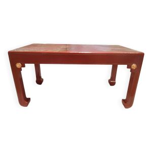 Petite table laquée rouge