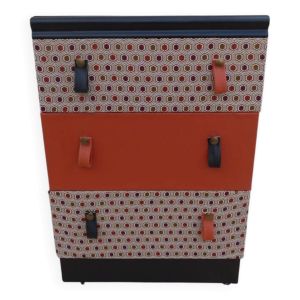 Commode vintage sur roulettes trois tiroirs en simili cuir et tissus- Bouto