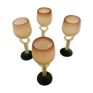 Ensemble de 4 verres à pied et 1 carafe en pâte de verre