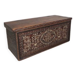 Coffre de mariage syrien du 19e siècle avec incrustation de nacre