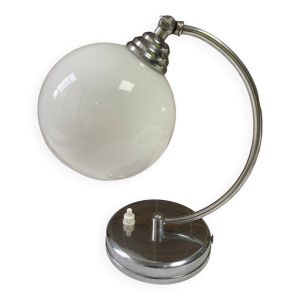 Lampe globe vintage métal chromé et opaline, à poser ou à fixer au mur