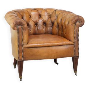 Fauteuil chesterfield sur roulettes en cuir de mouton