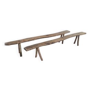 Bancs anciens en bois brut
