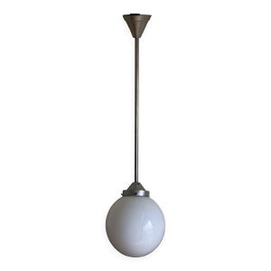 Suspension de pension globe en opaline et aluminium 1950