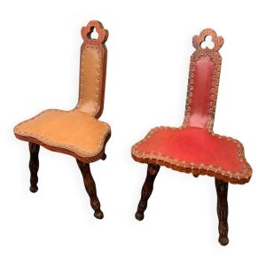 Paire de Chaise à trois pieds vintage française avec dossier style breton, siège en bois années 1960