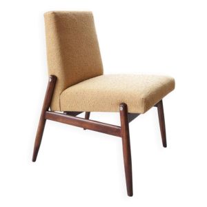 Fauteuil lounge vintage jaune avec accoudoirs en tissu bouclé, bois de noyer, style scandinave
