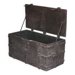 Ancien coffre bois avec ferrures, coffre de corsaire, coffre de rangement