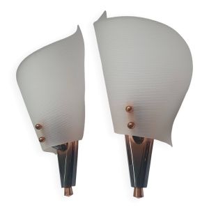 Paire d'appliques murales en cuivre et plexi flambeau des années 60-tes