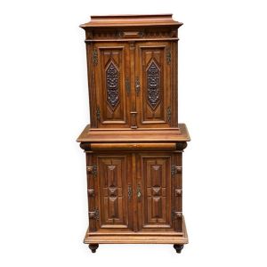 Buffet renaissance a retrait époque XVIIème en noyer sculpté 177cm