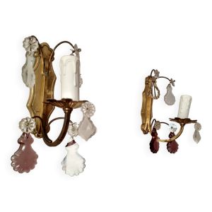 Paire d'anciennes appliques murales 1 feu - grandes pampilles de cristal violettes