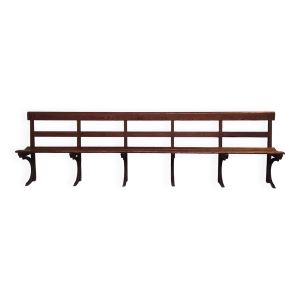 Banc d'église long en bois   Banc ancien avec détails en fonte   Sièges