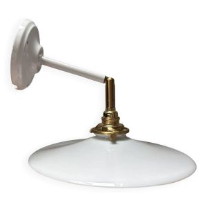 Applique murale inclinable en opaline blanche