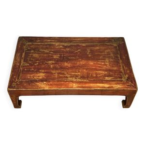 Table de lettré chinoise formant table basse ou bout de lit en orme teinté