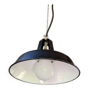 Suspension industrielle en tole émailée noire et blanche