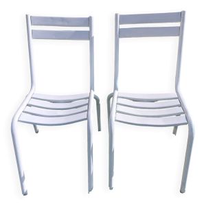 paire de chaises métal blanches, style Tolix
