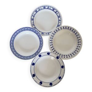4 assiettes creuses vintage dépareillées en faïence bleue et blanche