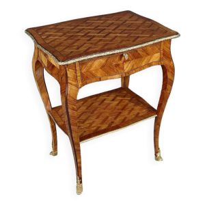 Petite table de salon en bois précieux, style louis xv – 1re partie xixe