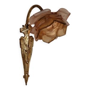 Applique style Art nouveau en bronze et tulipe en verre rose