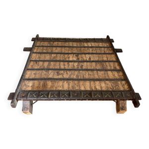Ancien chariot indien aménagé en table basse