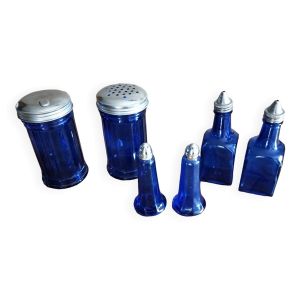 Ensemble condiments : sel/poivre/ huile/ vinaigre
