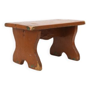Tabouret d'église bas rustique français en bois peint en terre cuite, vers 1900