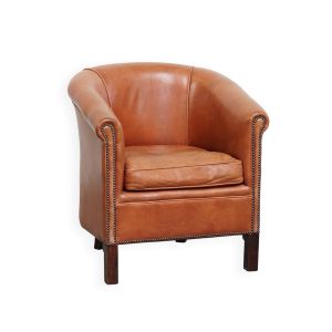Fauteuil club de style anglais en cuir de vachette couleur cognac clair