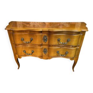 Grande commode sauteuse à façade arbalète merisier blond ornement bronze so