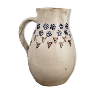Pichet artisanal en terre cuite