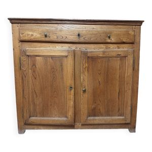 Buffet traditionnel en orme