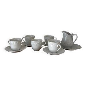5 tasses 4 soucoupes et un crémier en porcelaine Philippe Deshoulières