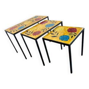 Ensemble de 3 tables gigognes et tables à carreaux vintage