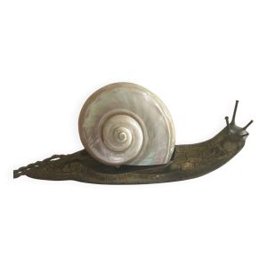 Lampe, veilleuse escargot  Art Déco en bronze et nacre, signée