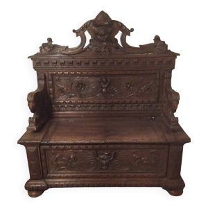 Banc coffre Gothique d'église en chêne sculpté