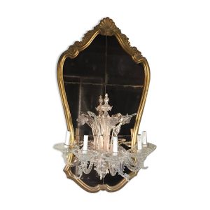Miroir vénitien garni d'un demi lustre de Murano