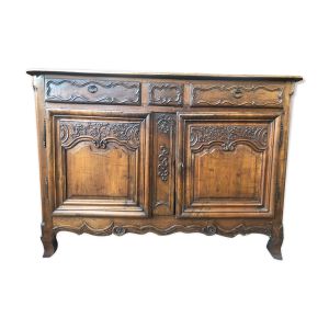 Buffet en noyer sculpté