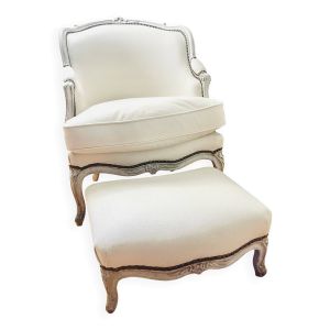 Fauteuil bergère française et son repose pieds  de style louis xv