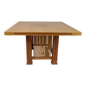 Table à manger Husser 615 de Frank Lloyd Wright produite par Cassina