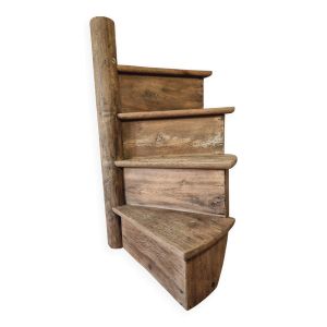 Segment d’escalier en colimaçon en chêne massif, début XIXe siècle