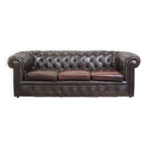 Ancien canapé chesterfield 3 places en cuir de vachette marron foncé